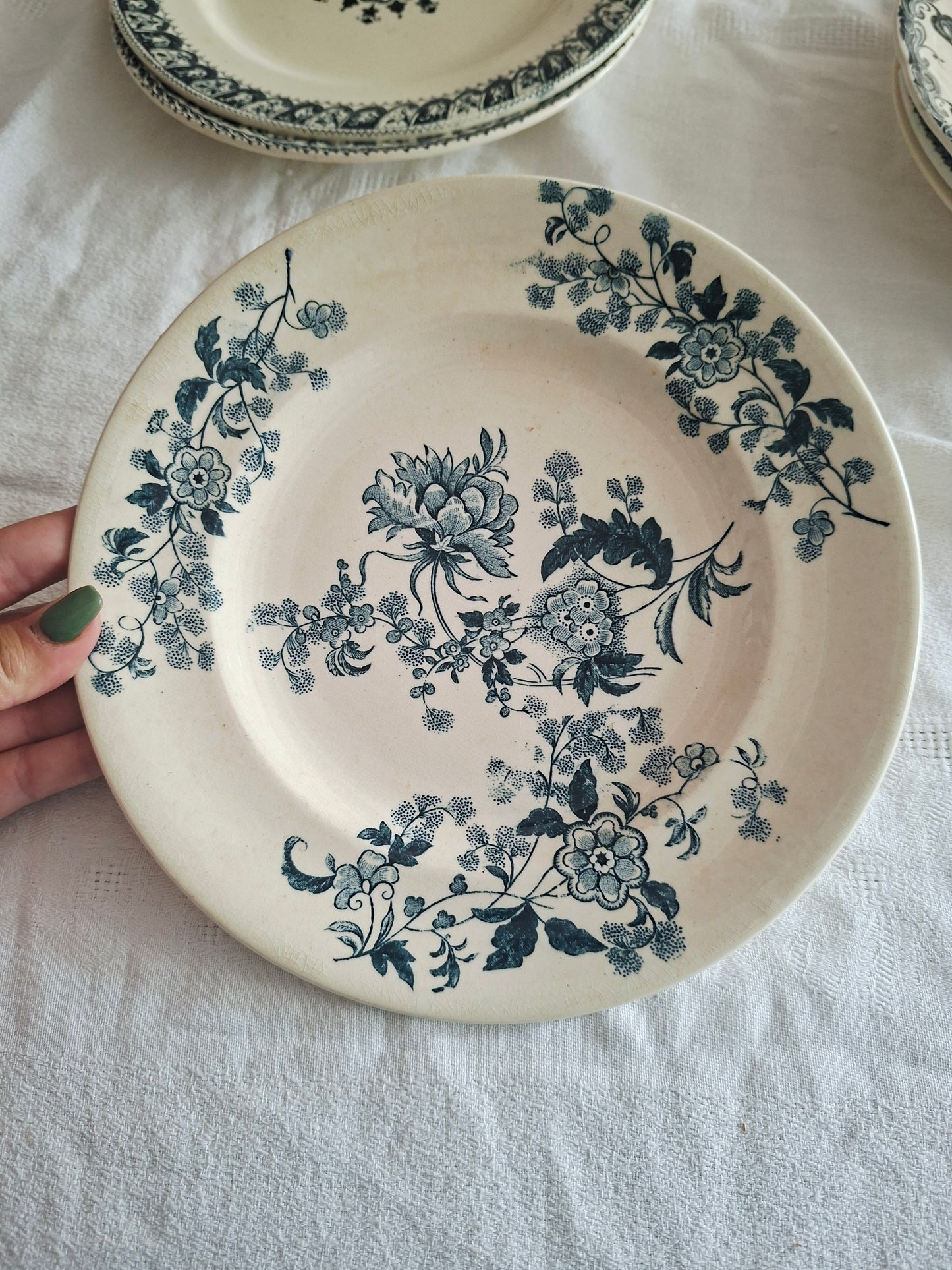 Lot de 6 assiettes plates anciennes en Terre de Fer – Dégradé de bleus nuit – Mix & Match
