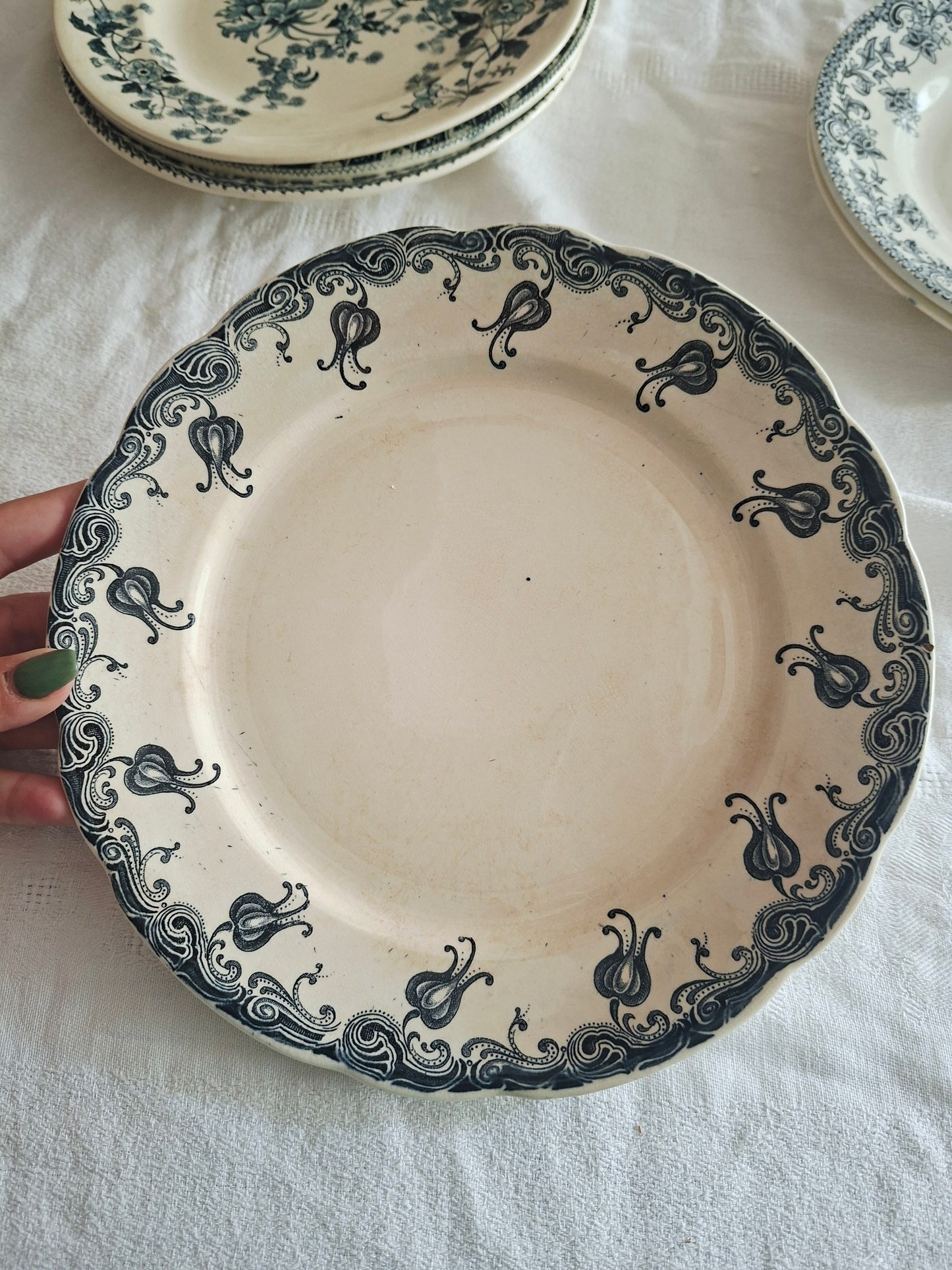 Lot de 6 assiettes plates anciennes en Terre de Fer – Dégradé de bleus nuit – Mix & Match