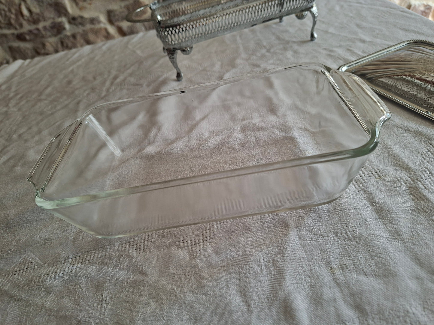 Plat de service Anchor Hocking avec support et couvercle – Made in England
