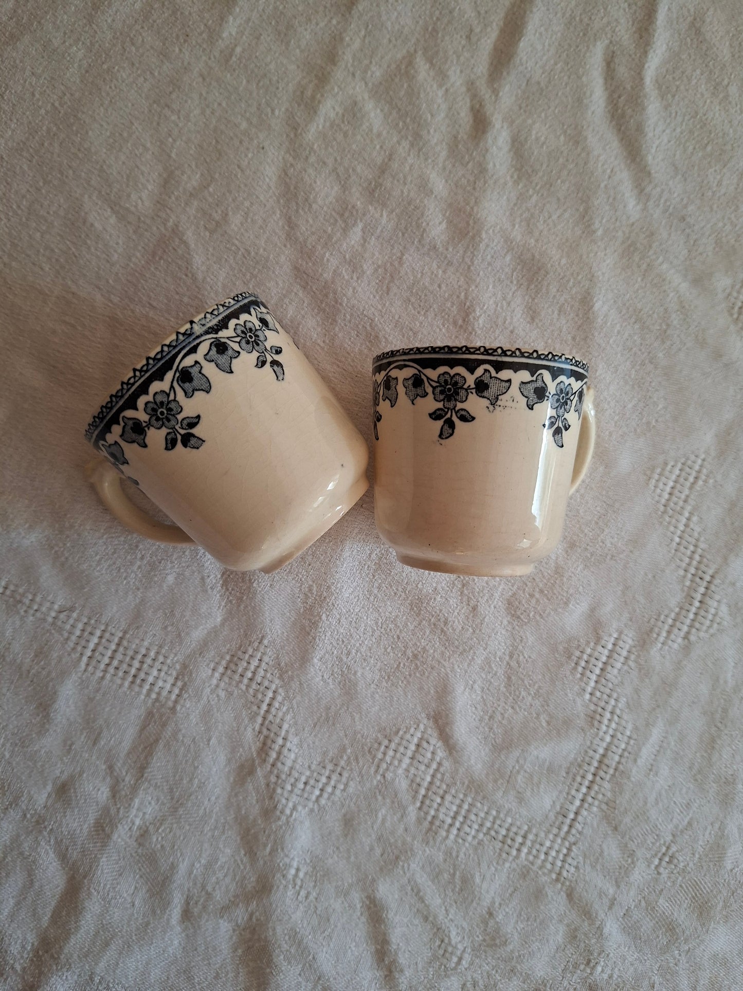 Lot de 2 tasses anciennes en Terre de Fer HB & Cie – Manufacture de Choisy-le-Roi
