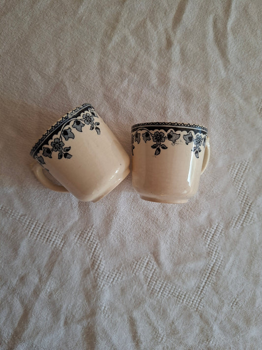 Lot de 2 tasses anciennes en Terre de Fer HB & Cie – Manufacture de Choisy-le-Roi