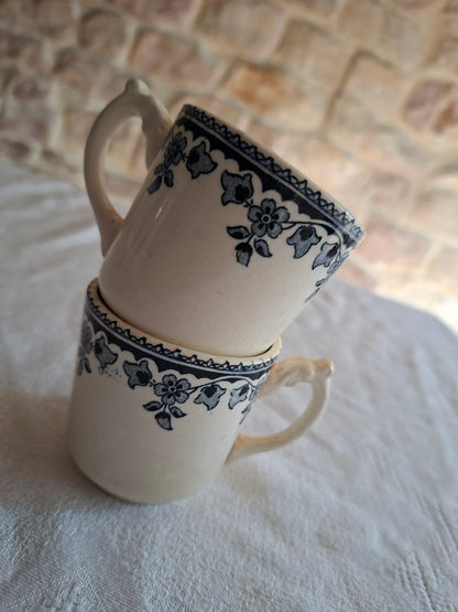 Lot de 2 tasses anciennes en Terre de Fer HB & Cie – Manufacture de Choisy-le-Roi