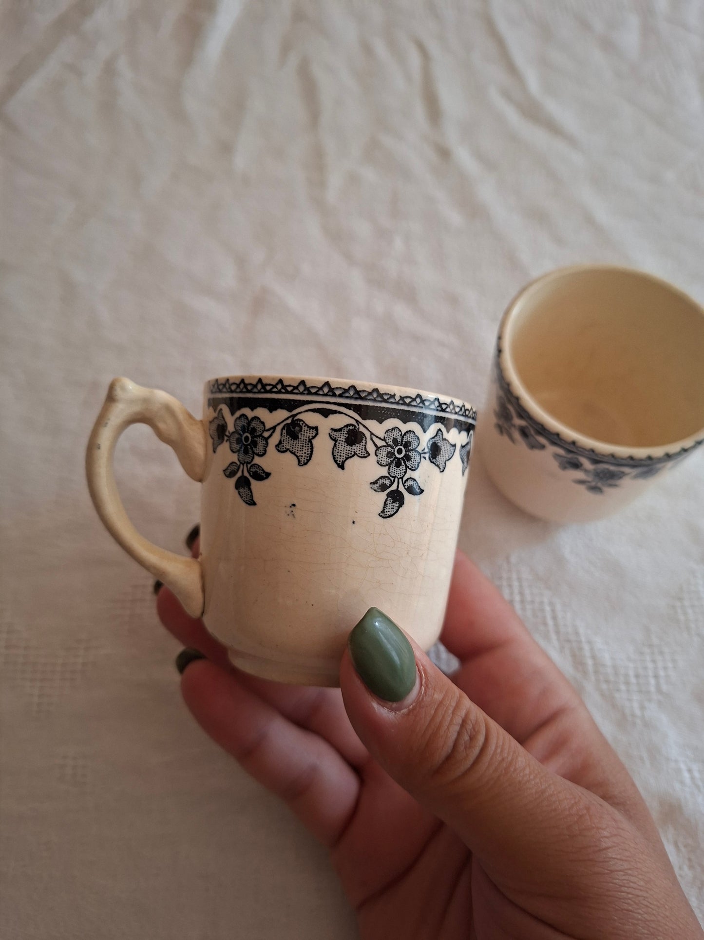 Lot de 2 tasses anciennes en Terre de Fer HB & Cie – Manufacture de Choisy-le-Roi