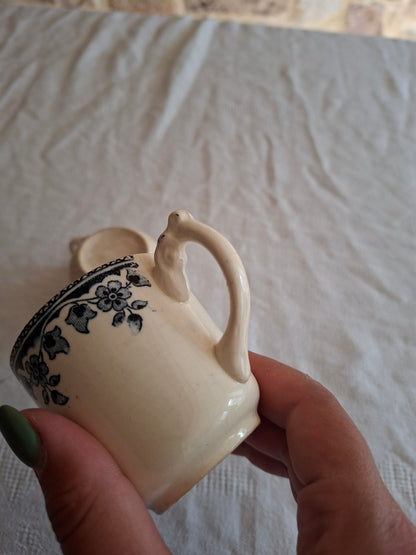 Lot de 2 tasses anciennes en Terre de Fer HB & Cie – Manufacture de Choisy-le-Roi