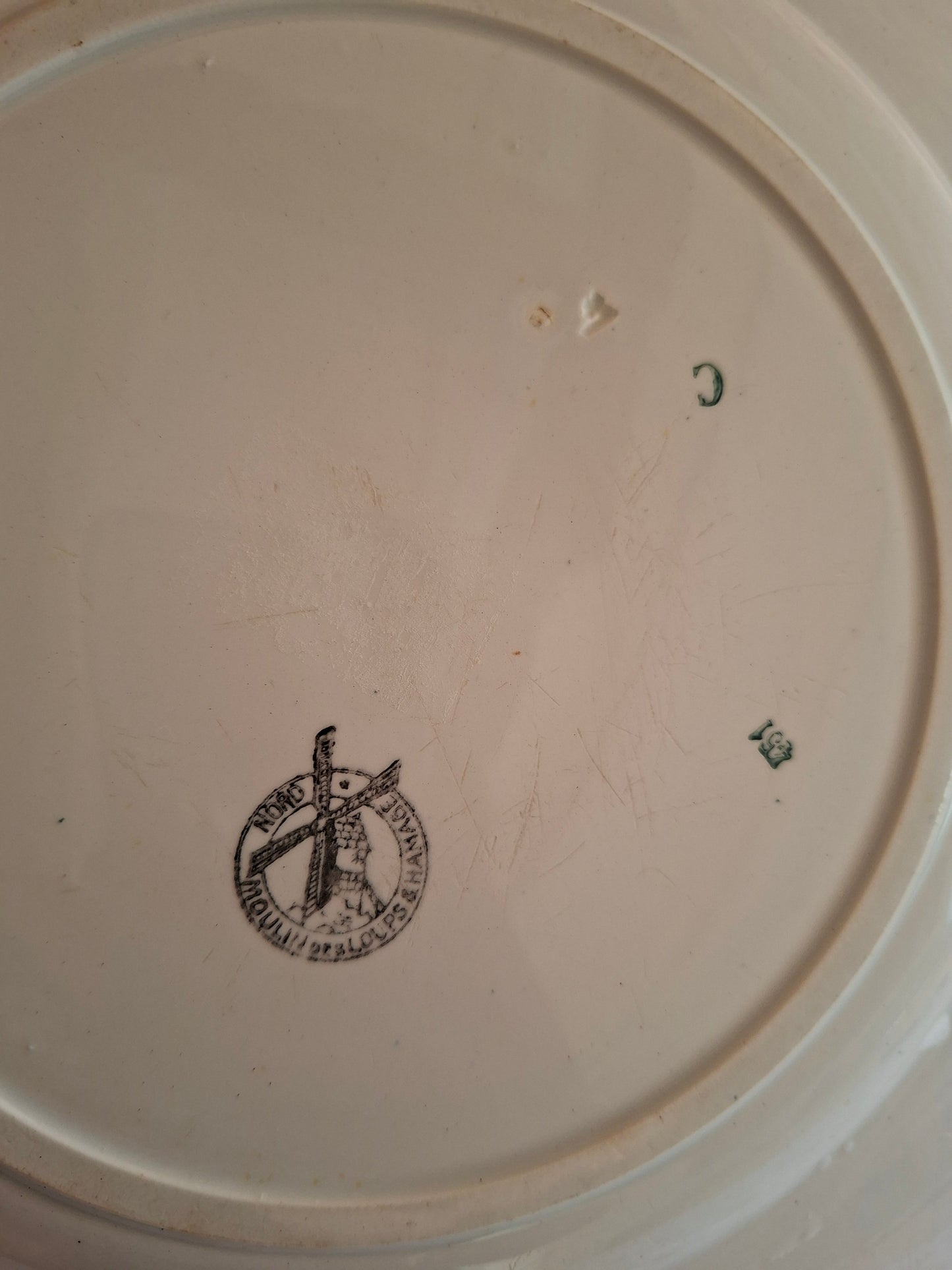 Plat rond ancien Moulin des Loups & Hamage en faïence