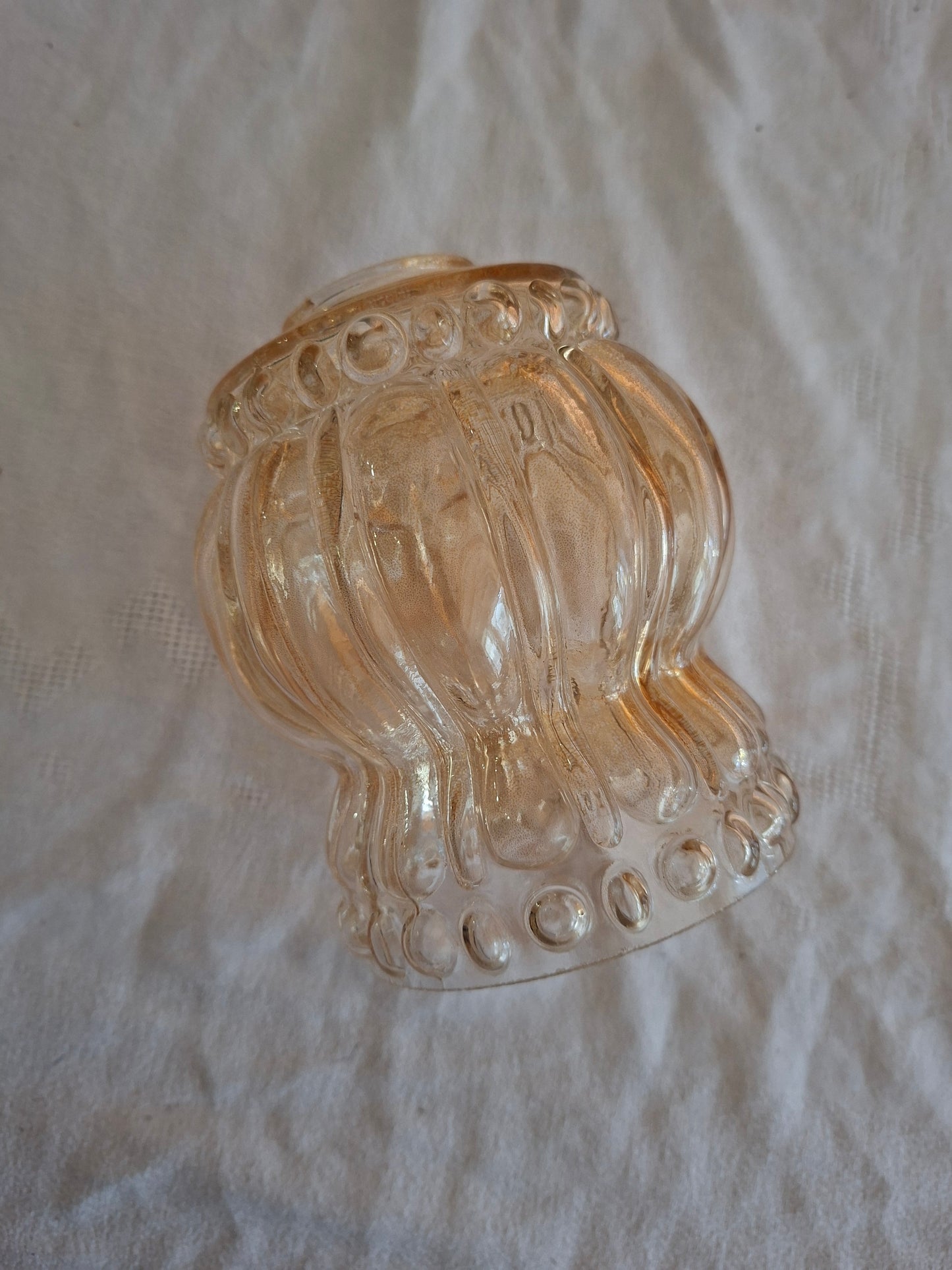 Globe de luminaire ancien en verre