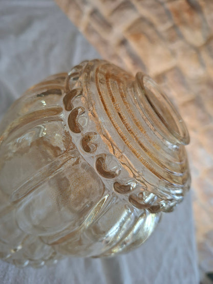 Globe de luminaire ancien en verre