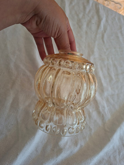 Globe de luminaire ancien en verre