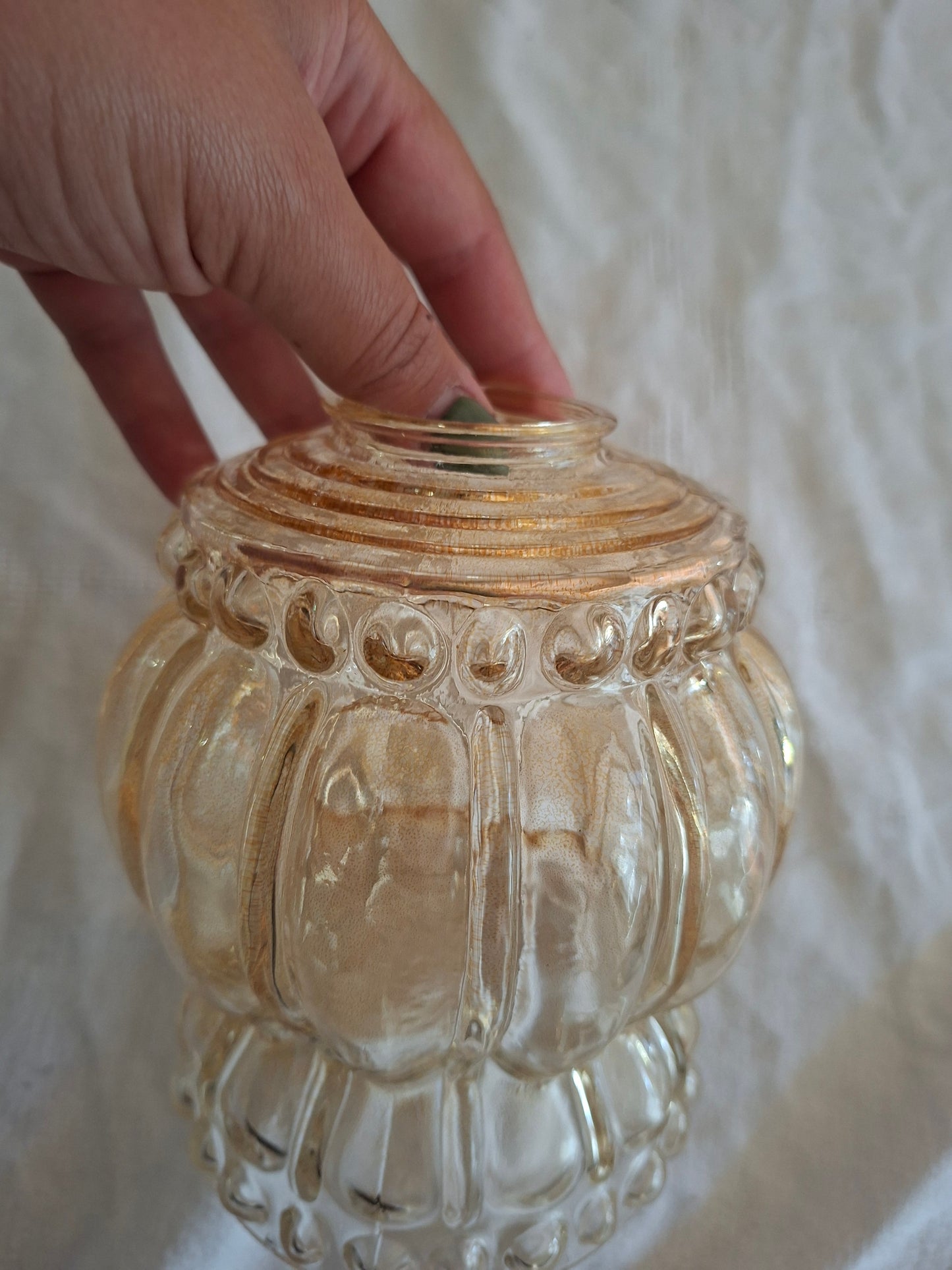 Globe de luminaire ancien en verre