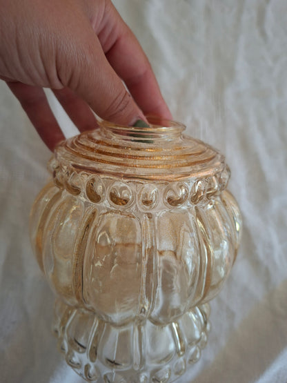 Globe de luminaire ancien en verre