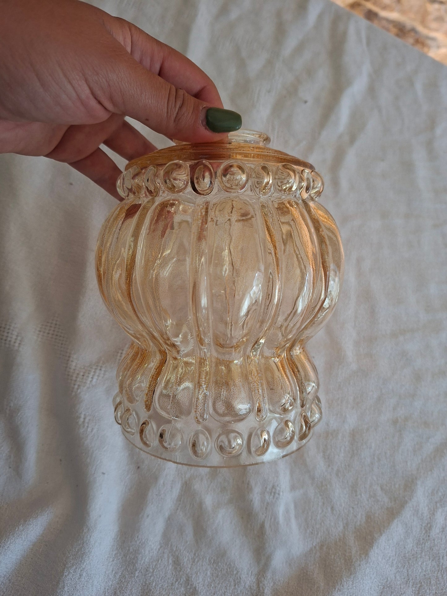 Globe de luminaire ancien en verre
