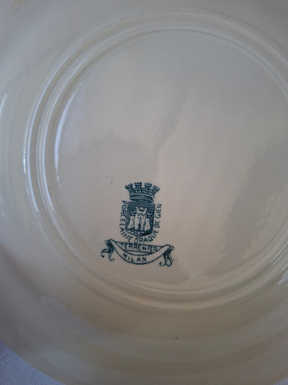 6 assiettes plates (1) Gien modèle « Milan » en terre de fer
