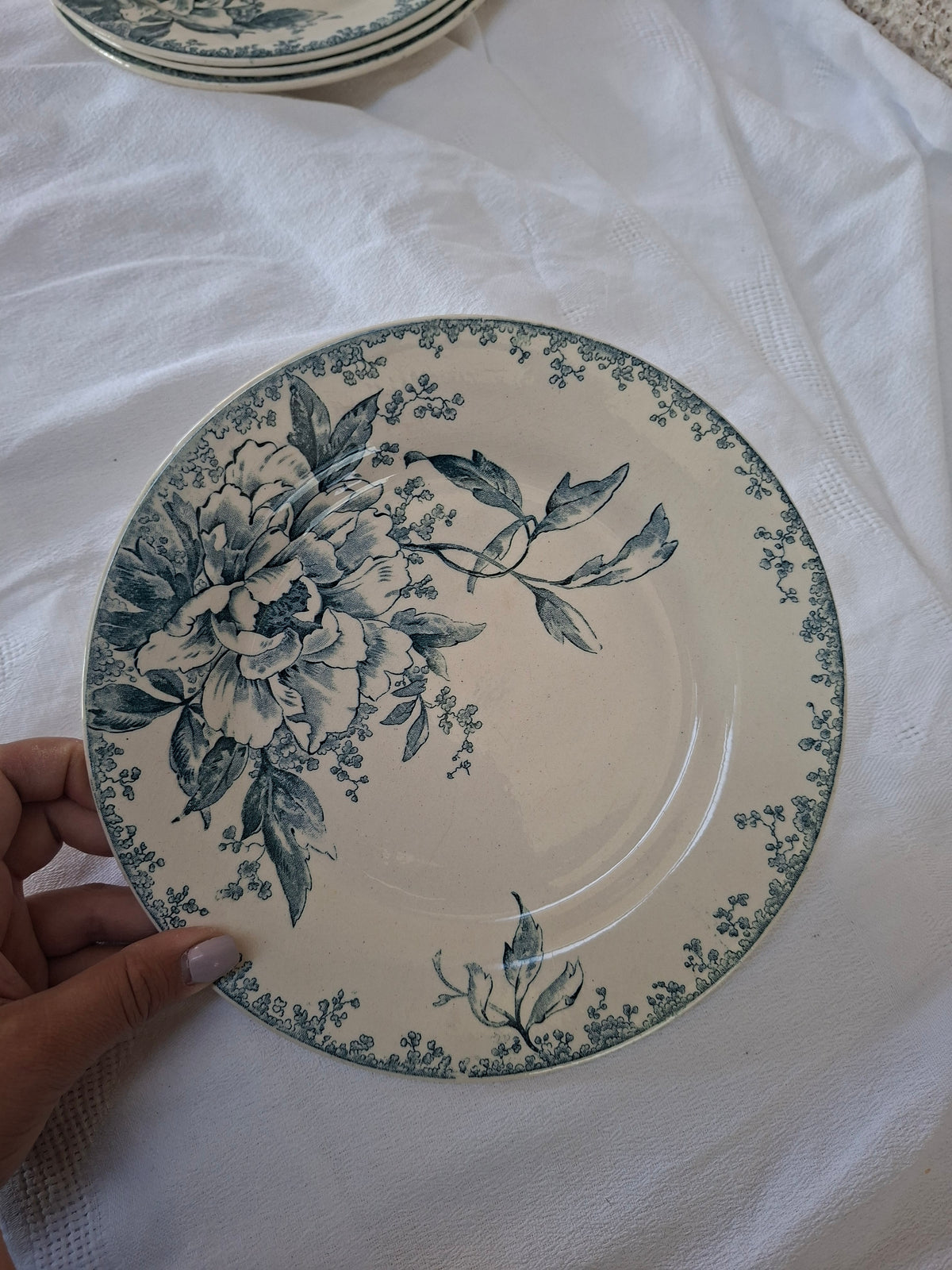 8 assiettes plates Gien modèle « Milan » en terre de fer,
