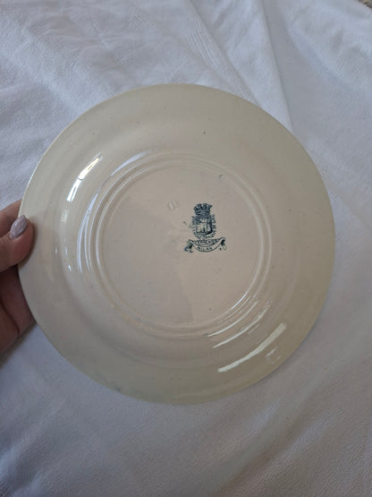 8 assiettes plates Gien modèle « Milan » en terre de fer,