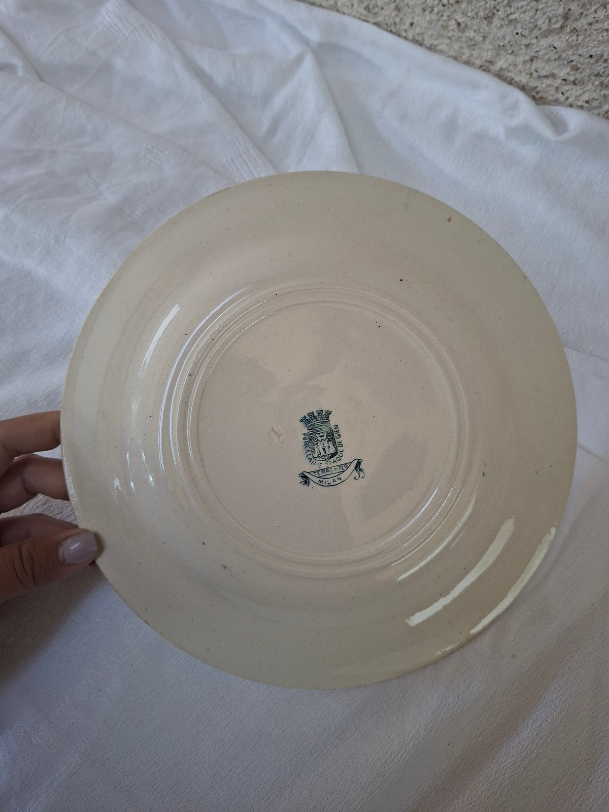 8 assiettes plates Gien modèle « Milan » en terre de fer,