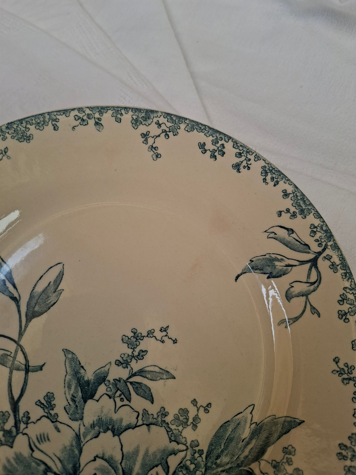 6 assiettes plates  (4) Gien modèle « Milan » en terre de fer