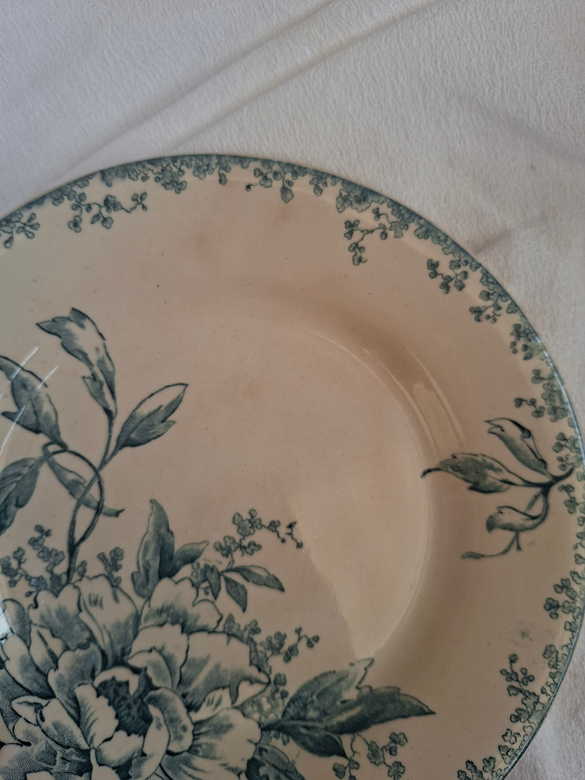 6 assiettes plates  (4) Gien modèle « Milan » en terre de fer