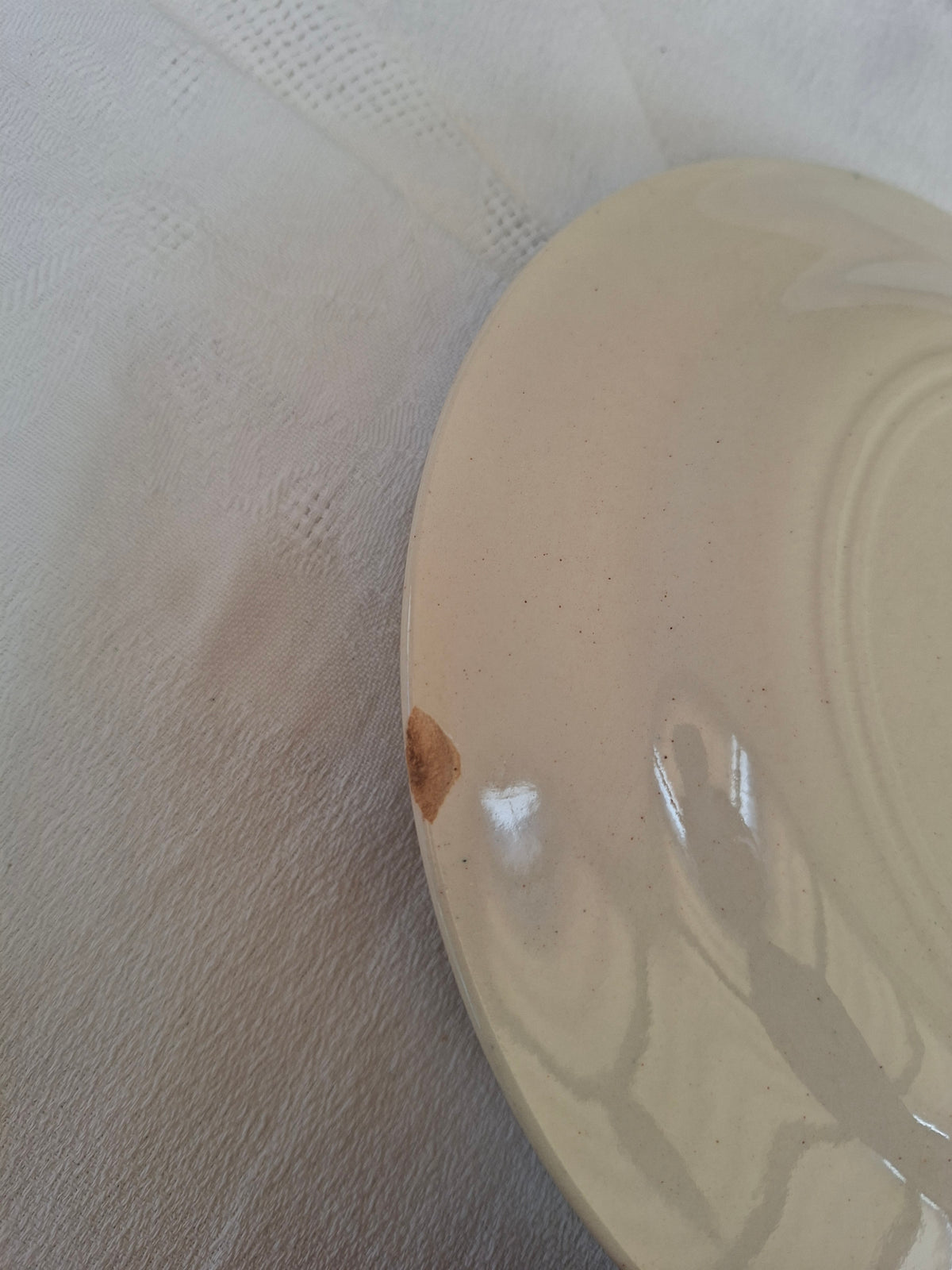 4 assiettes plates (2) Gien modèle « Milan » en terre de fer,