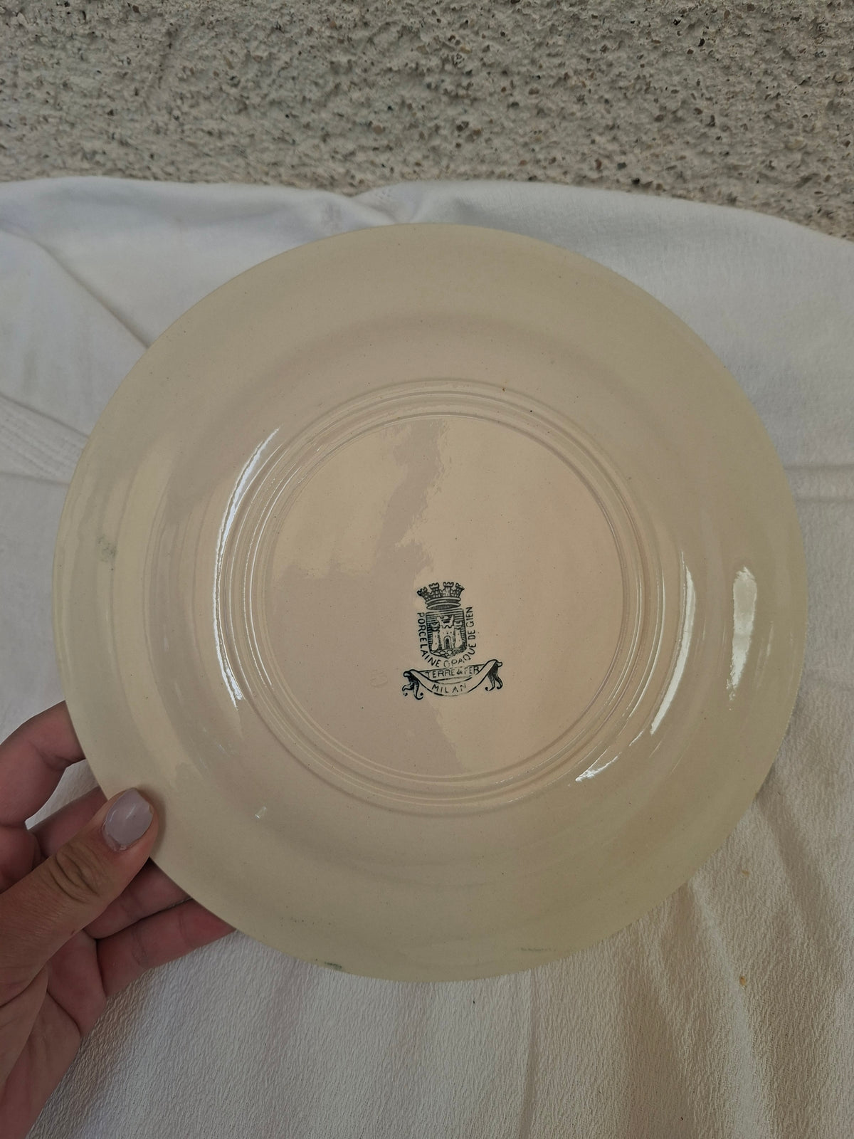 4 assiettes plates (2) Gien modèle « Milan » en terre de fer,