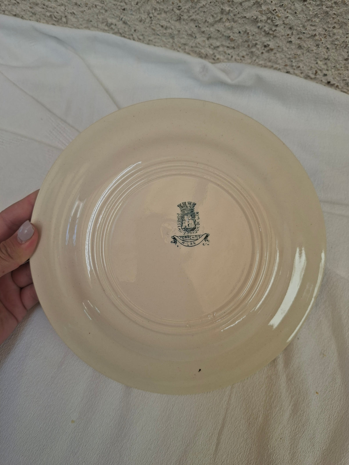 4 assiettes plates (2) Gien modèle « Milan » en terre de fer,