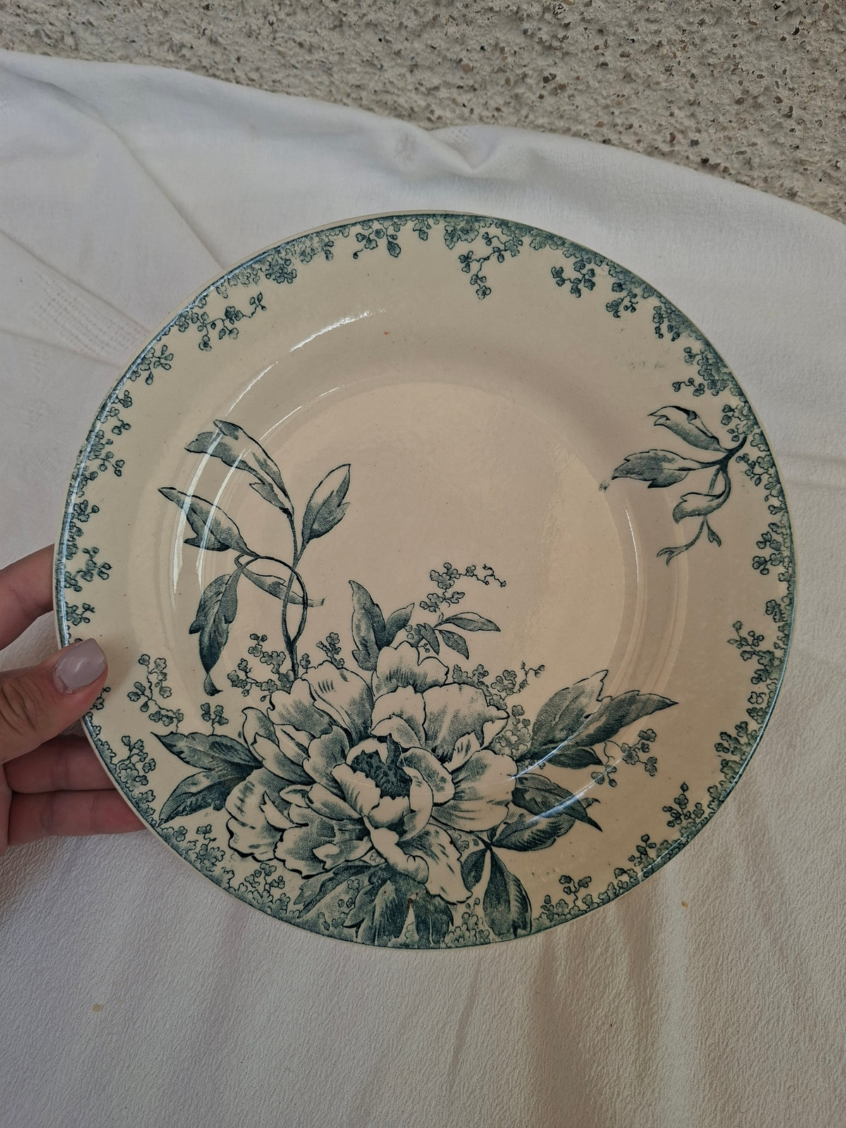 4 assiettes plates (2) Gien modèle « Milan » en terre de fer,