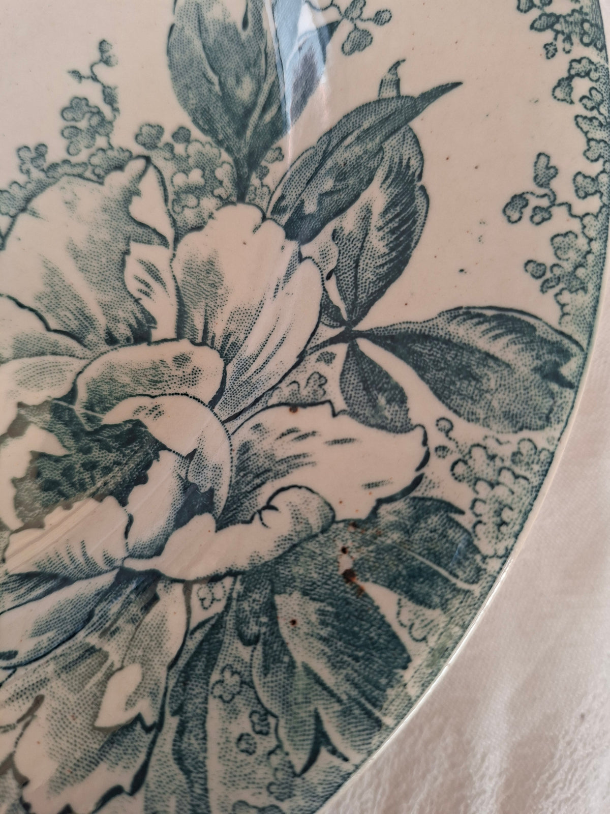 4 assiettes plates (2) Gien modèle « Milan » en terre de fer,