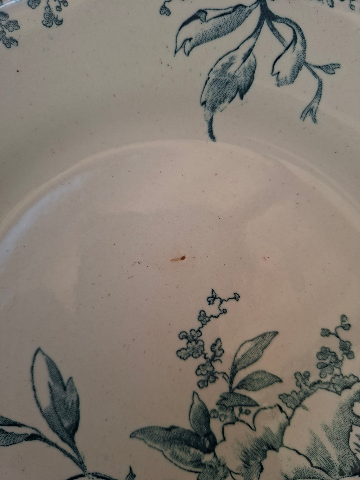 4 assiettes plates (3) Gien modèle « Milan » en terre de fer,