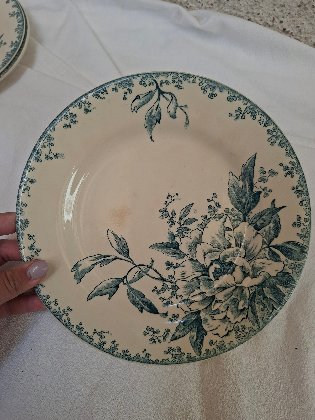 4 assiettes plates (3) Gien modèle « Milan » en terre de fer,