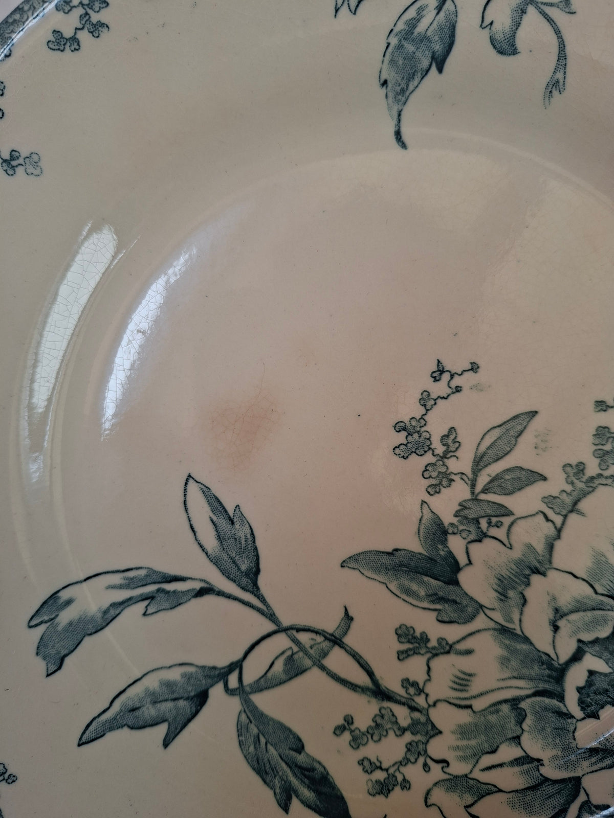4 assiettes plates (3) Gien modèle « Milan » en terre de fer,