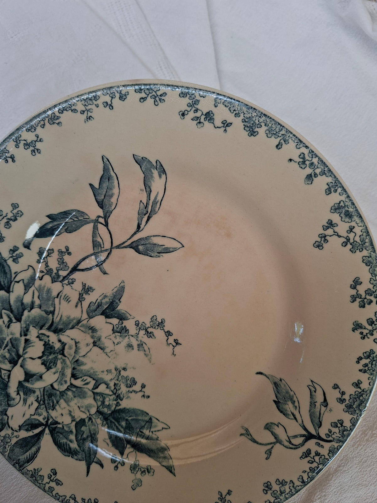 4 assiettes plates (3) Gien modèle « Milan » en terre de fer,