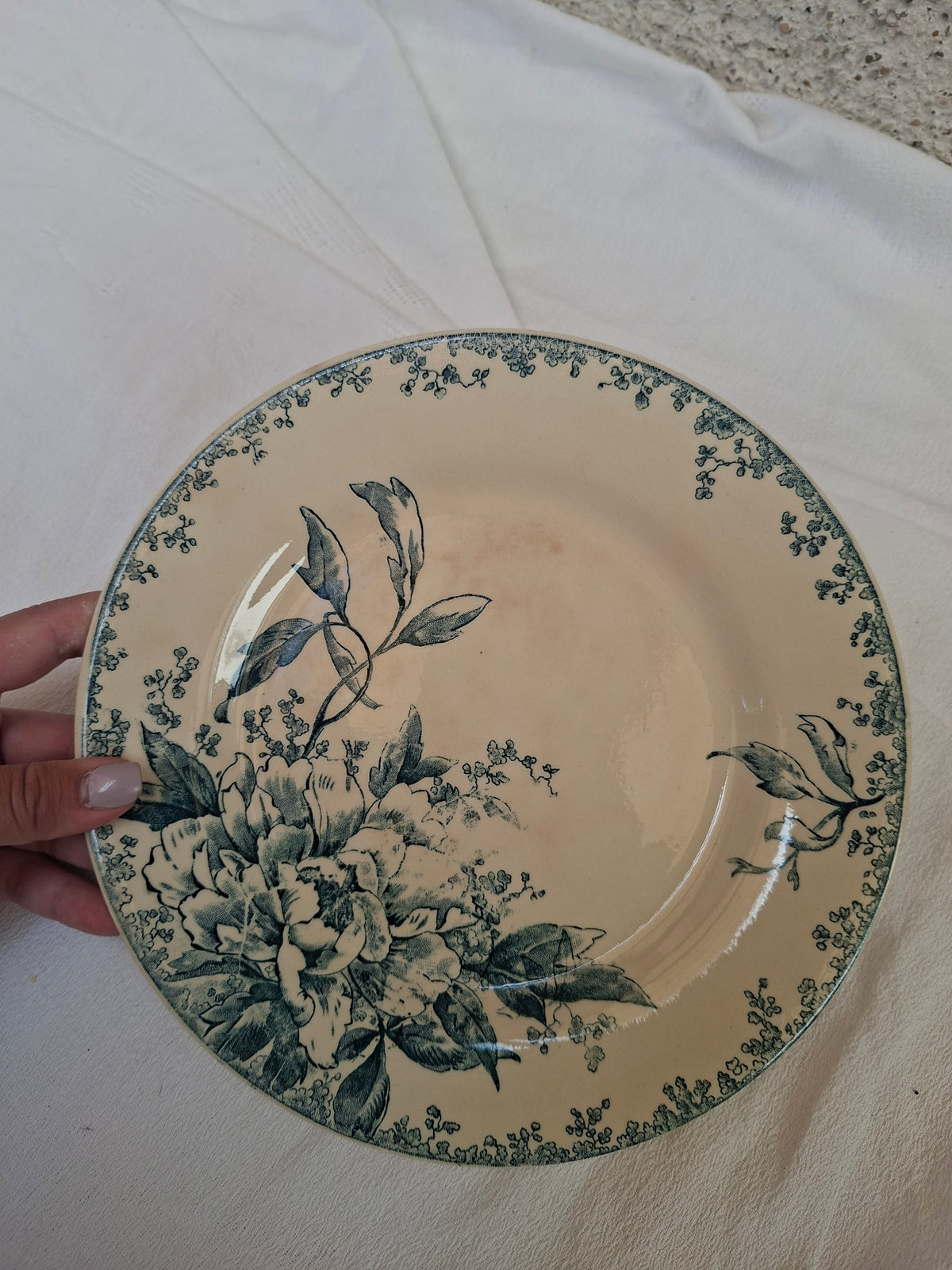 4 assiettes plates (3) Gien modèle « Milan » en terre de fer,