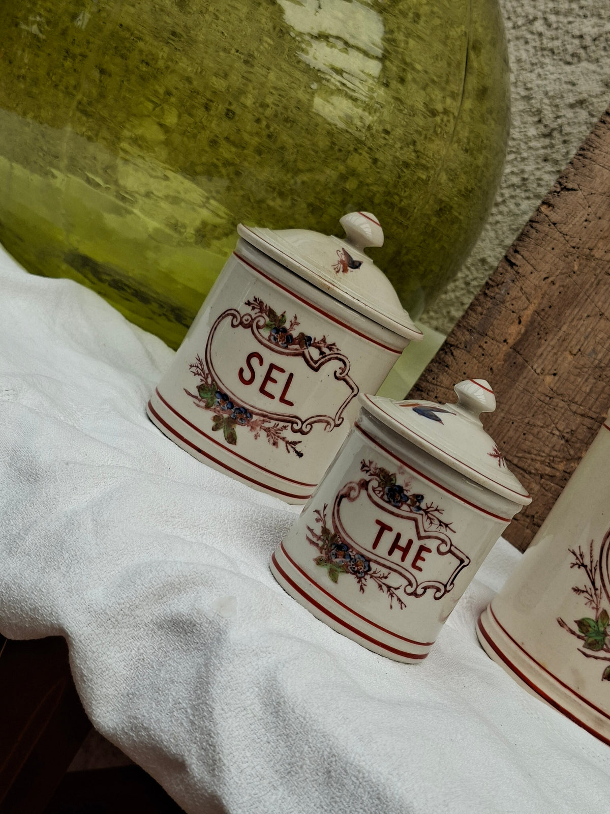 Ancien service de pots à épices – farine, sucre, sel, poivre, café & thé – charme vintage