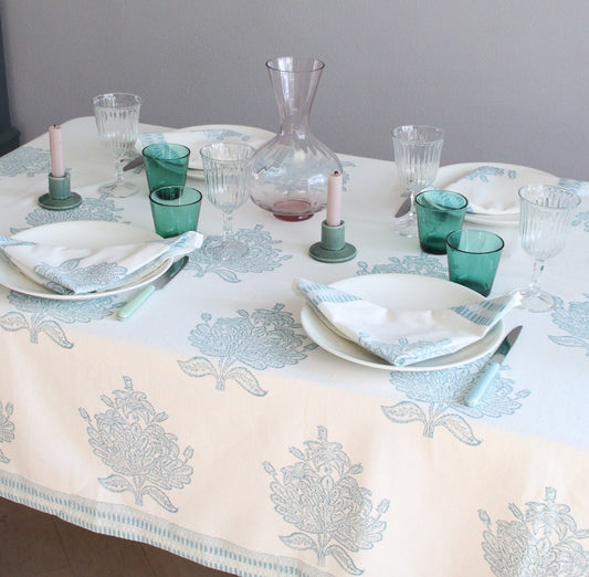 Grande Nappe avec imprimé à fleurs bleues