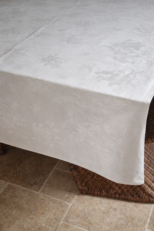 Nappe Ancienne en Lin Damassé – Motif Fleurs de Lys – Linge de Maison Vintage Élégant et Authentique